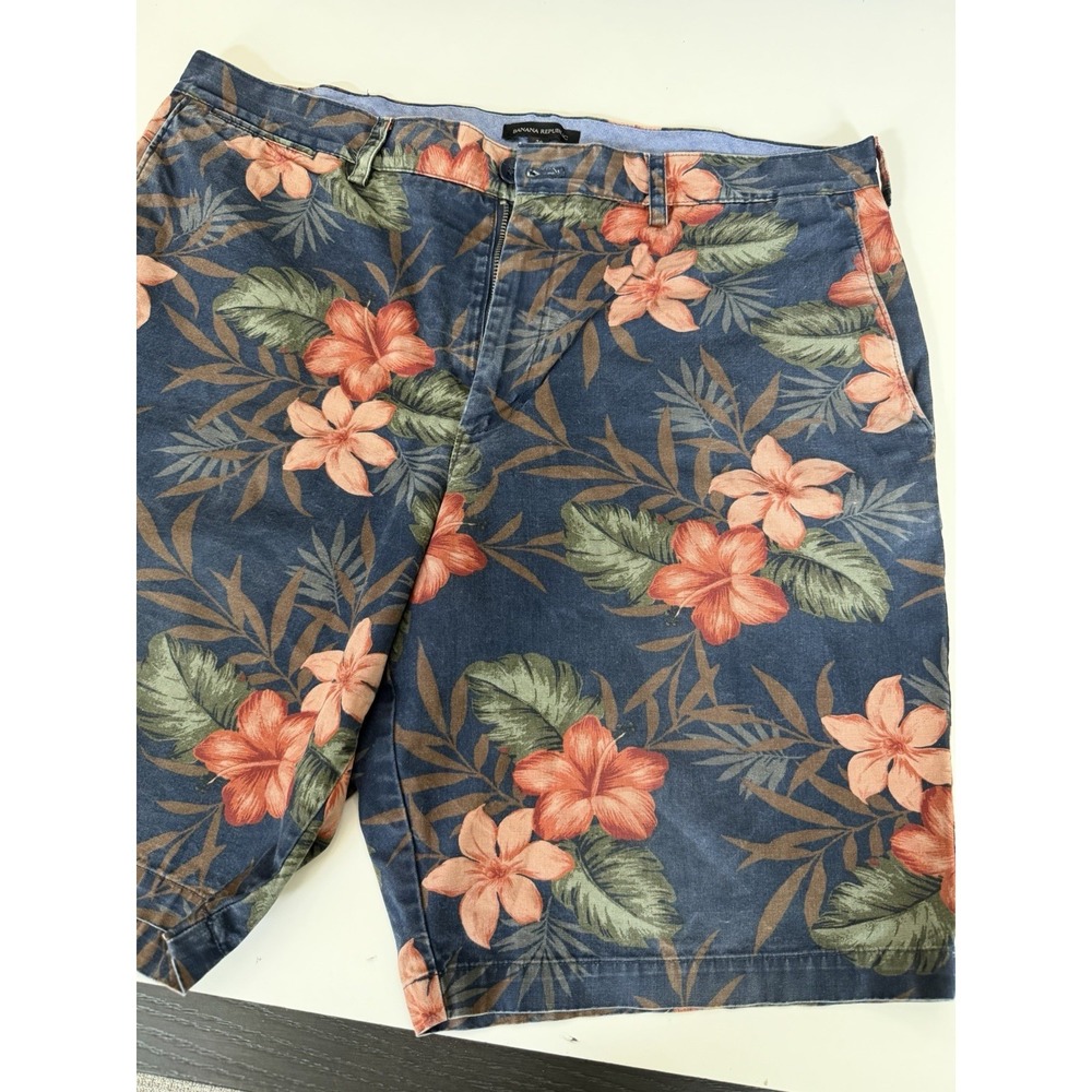 Banana Republic Hawaiian Shorts Mens 38 Blue‎ Floral Cotton 10" Inseam.  5244